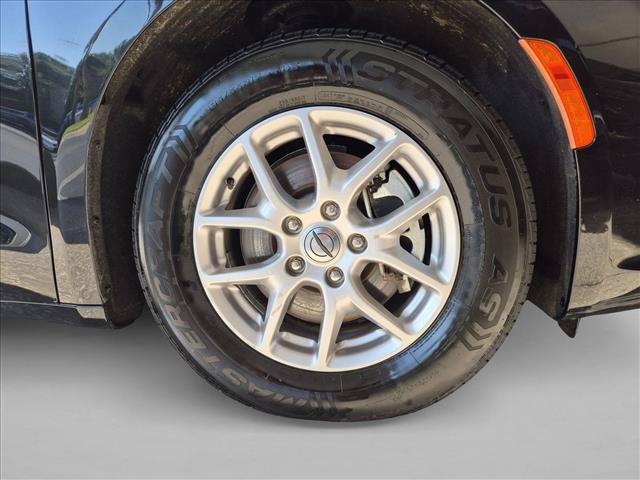 Used 2024 Chrysler Pacifica Touring-L FWD image 22