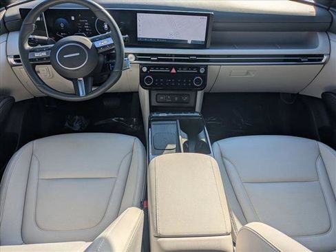 Used 2025 Hyundai Tucson Limited image 17