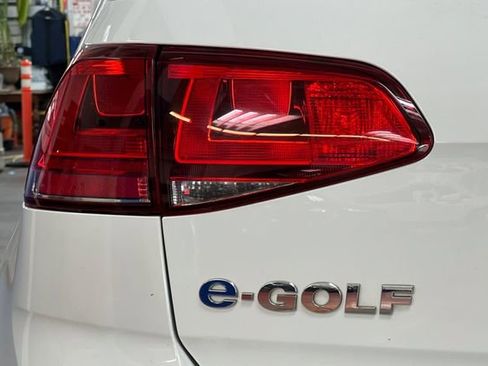 Used 2016 Volkswagen e-Golf SE image 32