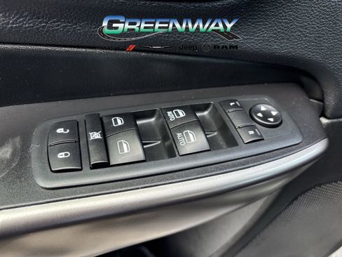 Used 2020 Jeep Cherokee Limited image 12