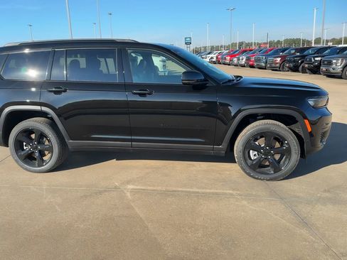 New 2025 Jeep Grand Cherokee L Altitude image 2