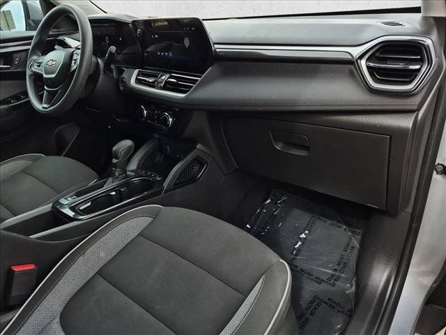 Used 2025 Chevrolet TrailBlazer LT AWD/4WD image 20