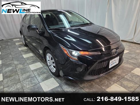 Used 2020 Toyota Corolla LE FWD image 1