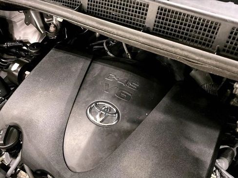 Used 2019 Toyota Sienna XLE image 35