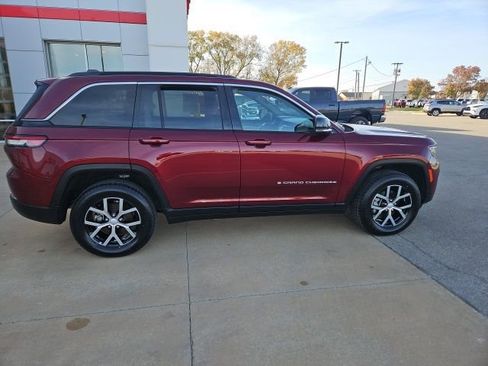 Used 2024 Jeep Grand Cherokee Limited image 8