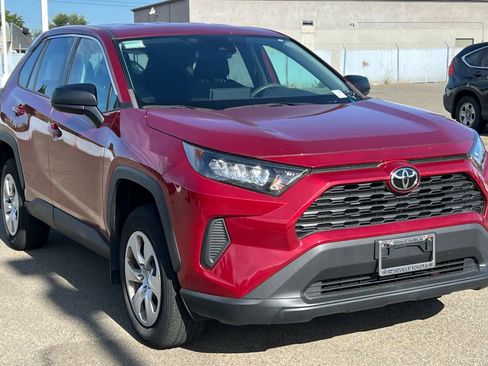 Used 2022 Toyota RAV4 LE FWD image 3