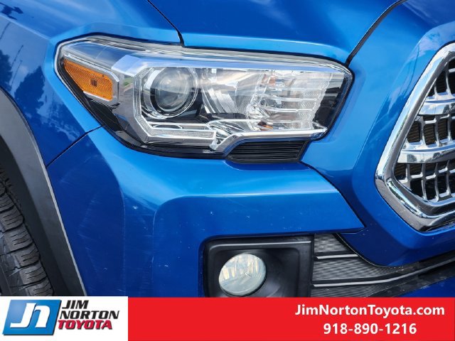 Used 2017 Toyota Tacoma TRD Off-Road w/ Tow Package AWD/4WD image 10