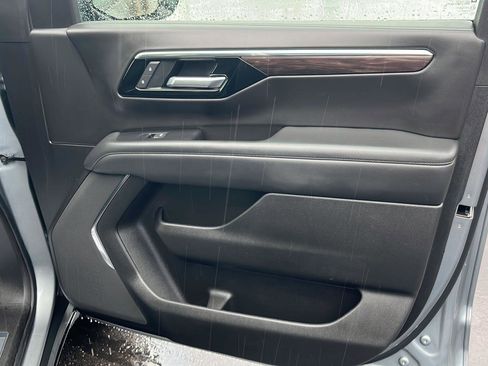 Used 2025 Chevrolet Suburban Z71 AWD/4WD image 30