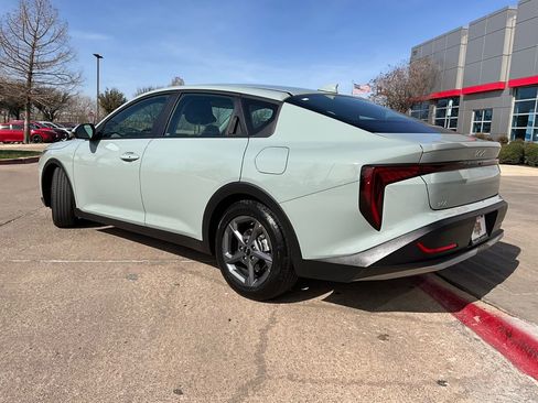 Used 2025 Kia K4 LXS image 8