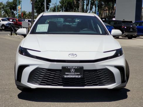 Used 2025 Toyota Camry SE FWD image 3