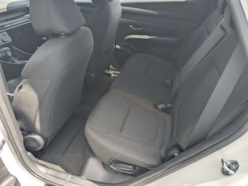 Used 2025 Hyundai Tucson SE image 17