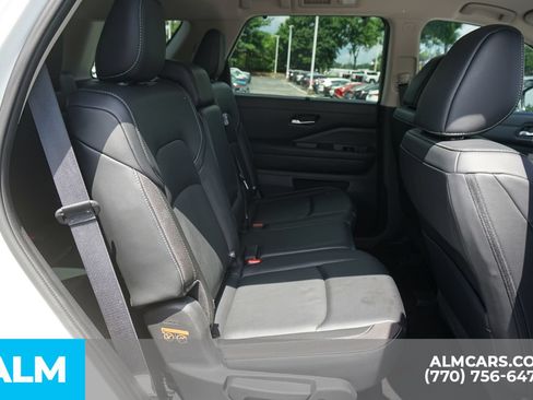 Used 2023 Nissan Pathfinder SL AWD/4WD image 24