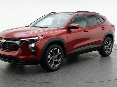 Used 2025 Chevrolet Trax LT image 3