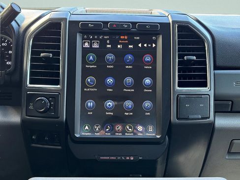 Used 2018 Ford F250 XLT w/ FX4 Off-Road Package AWD/4WD image 18