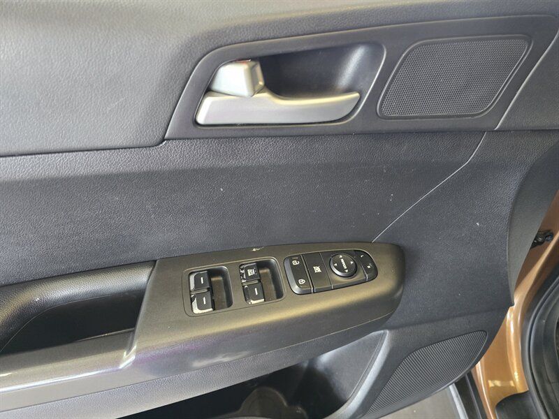 Used 2017 Kia Sportage LX FWD image 17