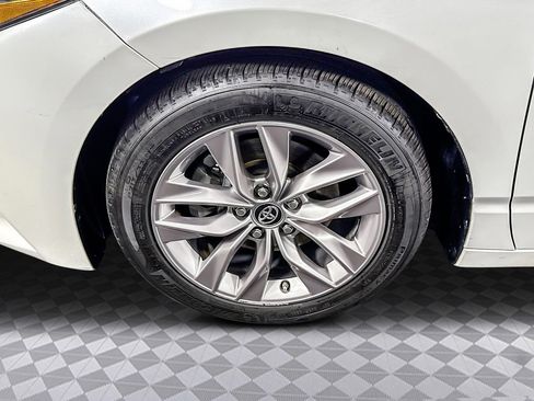 Used 2019 Toyota Avalon Limited image 38