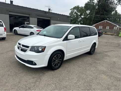 Used 2017 Dodge Grand Caravan GT FWD image 1