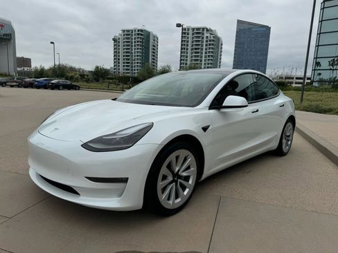 Used 2022 Tesla Model 3 Standard Range image 3