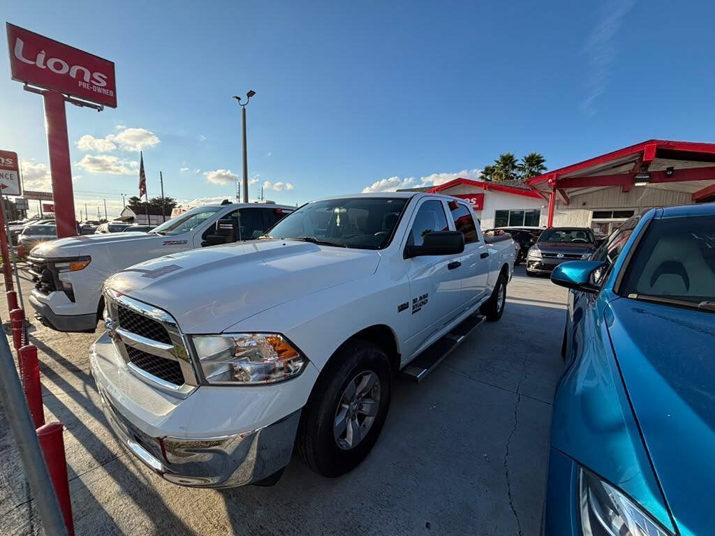 Used 2023 RAM 1500 Classic SLT AWD/4WD image 3