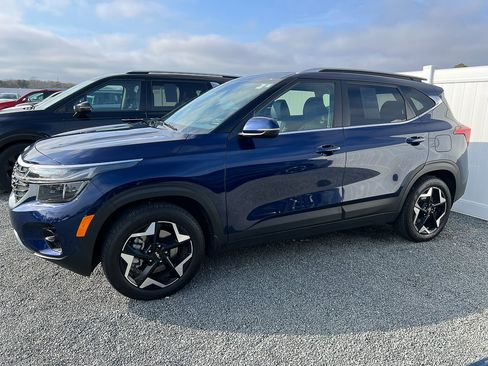 Used 2024 Kia Seltos EX image 2