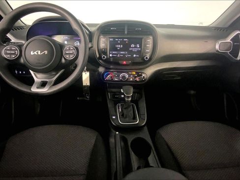 Used 2025 Kia Soul LX w/ LX Technology Package FWD image 15