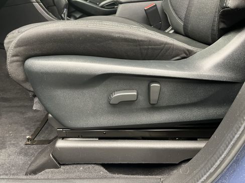 Used 2023 Subaru Ascent Premium w/ Convenience Package image 9