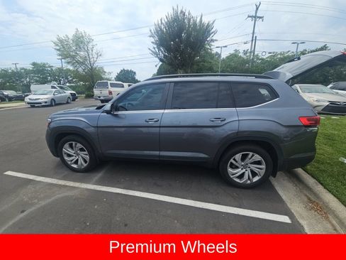 Used 2021 Volkswagen Atlas SE w/ Panoramic Sunroof Package AWD/4WD image 12