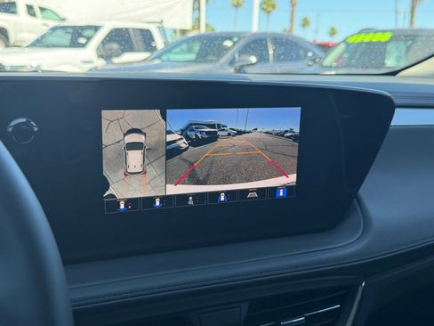 Used 2026 Buick Encore GX Avenir w/ Avenir Technology Package FWD image 17