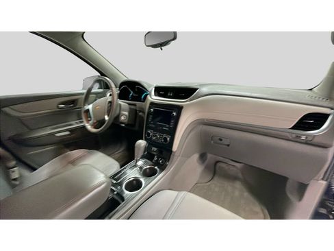 Used 2017 Chevrolet Traverse LT w/ Traveler's Package FWD image 19
