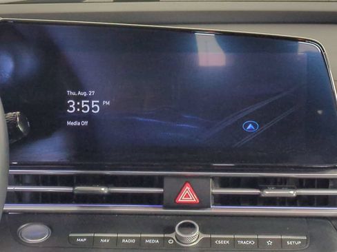 Used 2024 Hyundai Elantra Limited FWD image 19