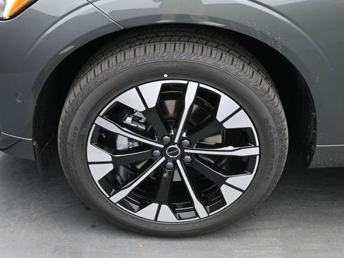 New 2026 Volvo XC60 B5 Plus w/ Climate Package AWD/4WD image 4