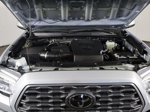 Used 2022 Toyota Tacoma TRD Off-Road AWD/4WD image 16