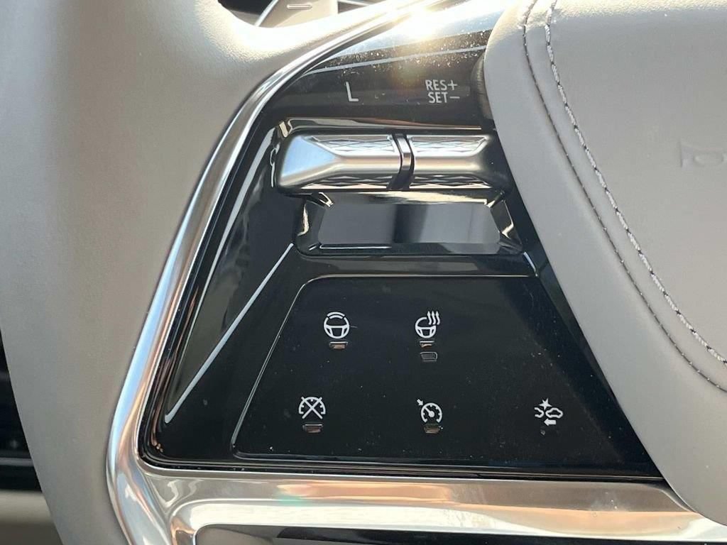 Certified 2026 Cadillac Escalade Platinum Sport AWD/4WD image 32