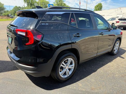 Used 2024 GMC Terrain SLE w/ Driver Convenience Package FWD image 3