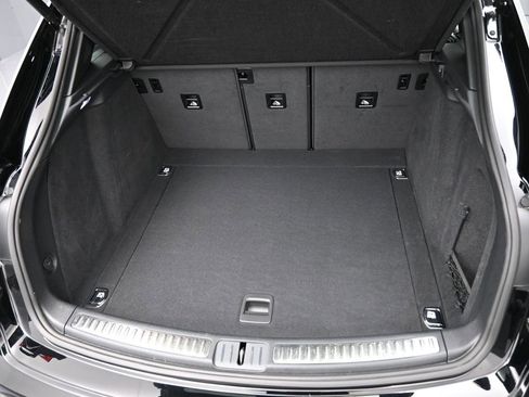 Certified 2024 Porsche Macan image 33