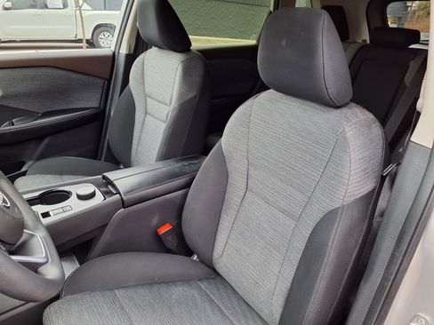 Used 2023 Nissan Rogue SV image 12