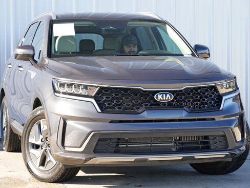 Used 2021 Kia Sorento S image 2