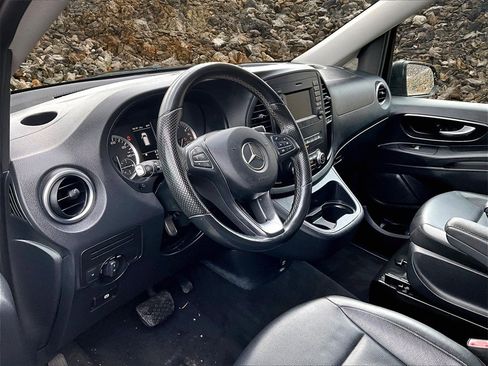 Used 2018 Mercedes-Benz Metris Passenger image 12