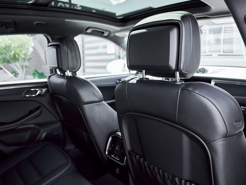 Used 2025 Porsche Macan GTS image 42