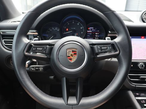Certified 2023 Porsche Macan AWD/4WD image 15