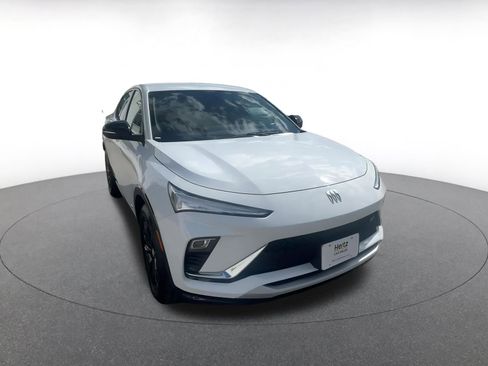 Used 2025 Buick Envista Sport Touring image 3