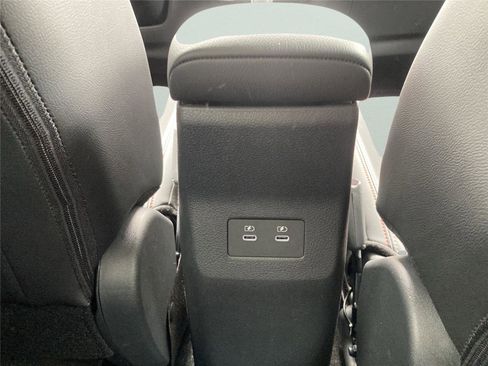 New 2025 Nissan Kicks SR image 32