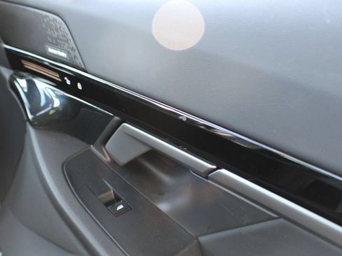 Used 2025 BMW 530i RWD image 21