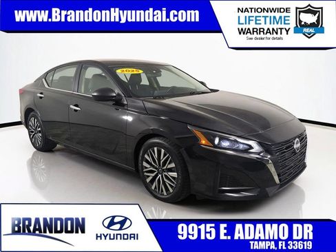 Used 2025 Nissan Altima 2.5 SV FWD image 1