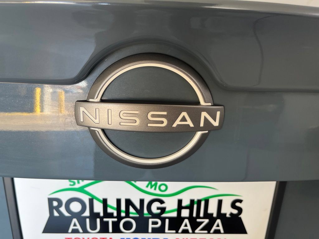 Used 2025 Nissan Sentra SR FWD image 41