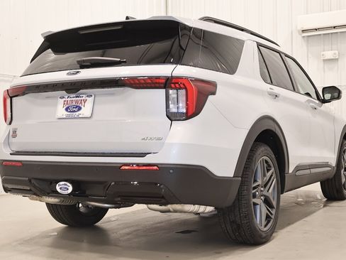 New 2026 Ford Explorer ST-Line w/ ST-Line Street Pack image 8