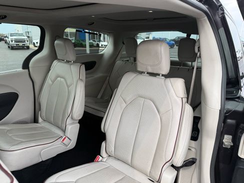 Used 2020 Chrysler Pacifica Limited w/ Advanced Safetytec Group image 14