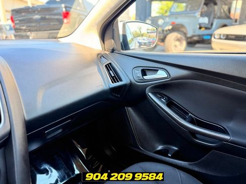Used 2018 Ford Focus SEL FWD image 16