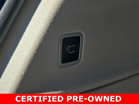 Used 2024 Chrysler Pacifica Touring-L image 15