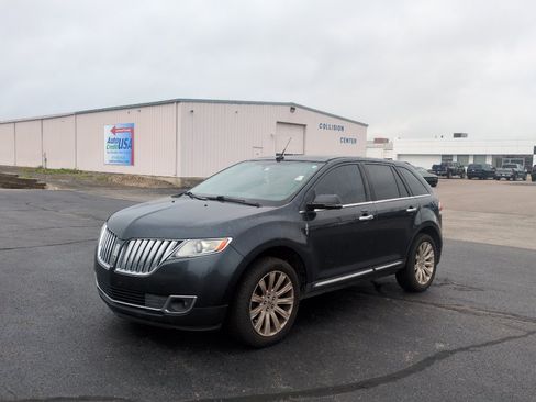 Used 2013 Lincoln MKX AWD image 1
